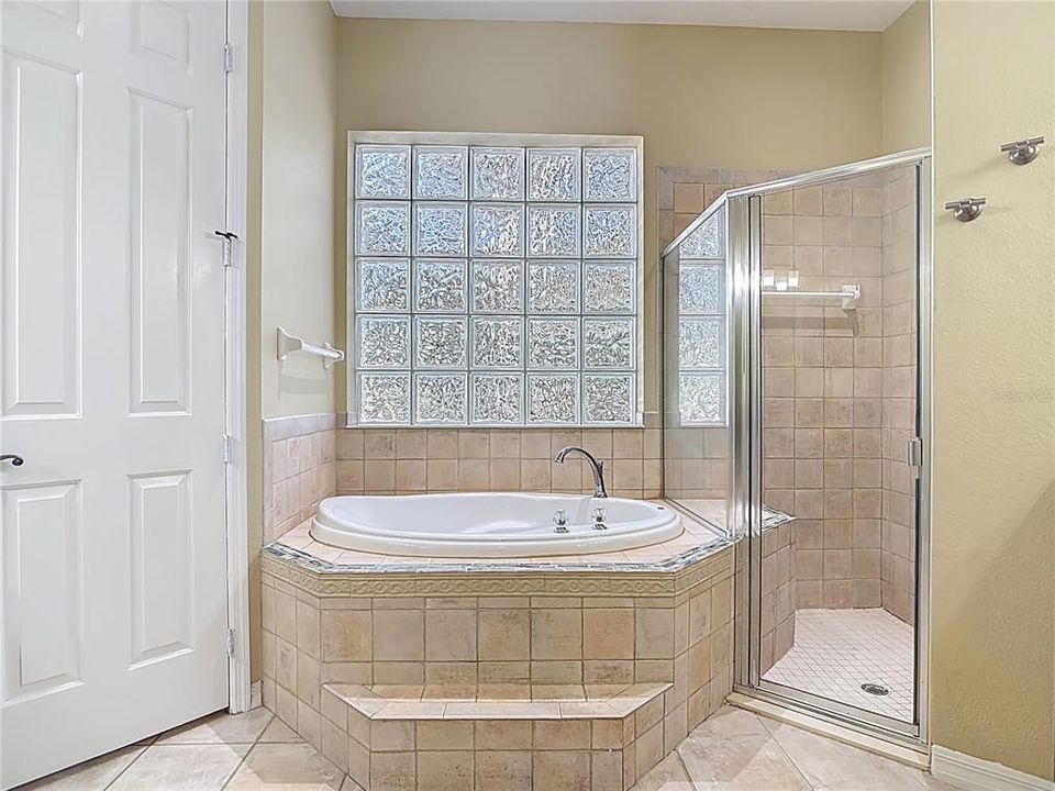 For Sale: $675,000 (3 beds, 2 baths, 2955 Square Feet)