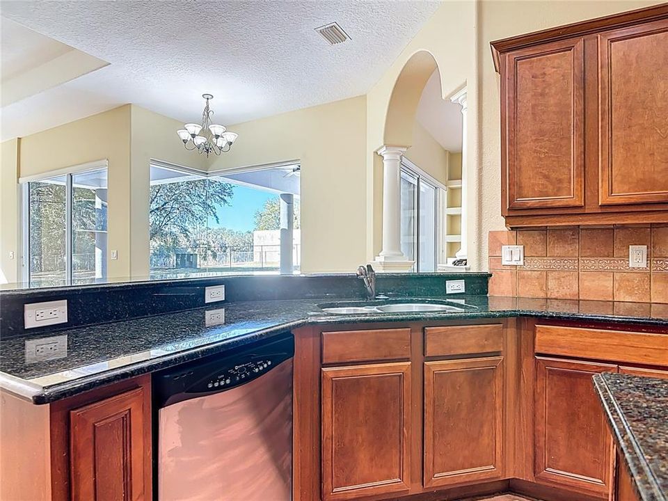 For Sale: $675,000 (3 beds, 2 baths, 2955 Square Feet)