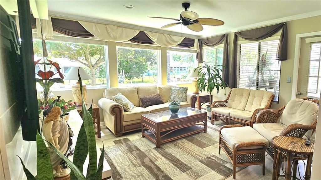 For Sale: $169,500 (3 beds, 2 baths, 1060 Square Feet)