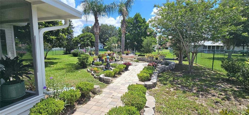 For Sale: $169,500 (3 beds, 2 baths, 1060 Square Feet)