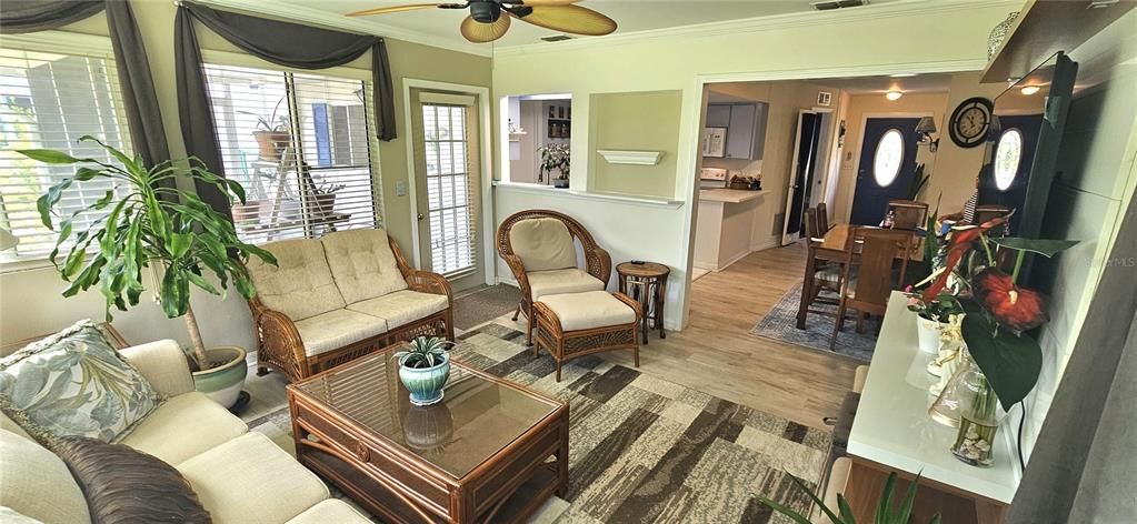 For Sale: $169,500 (3 beds, 2 baths, 1060 Square Feet)