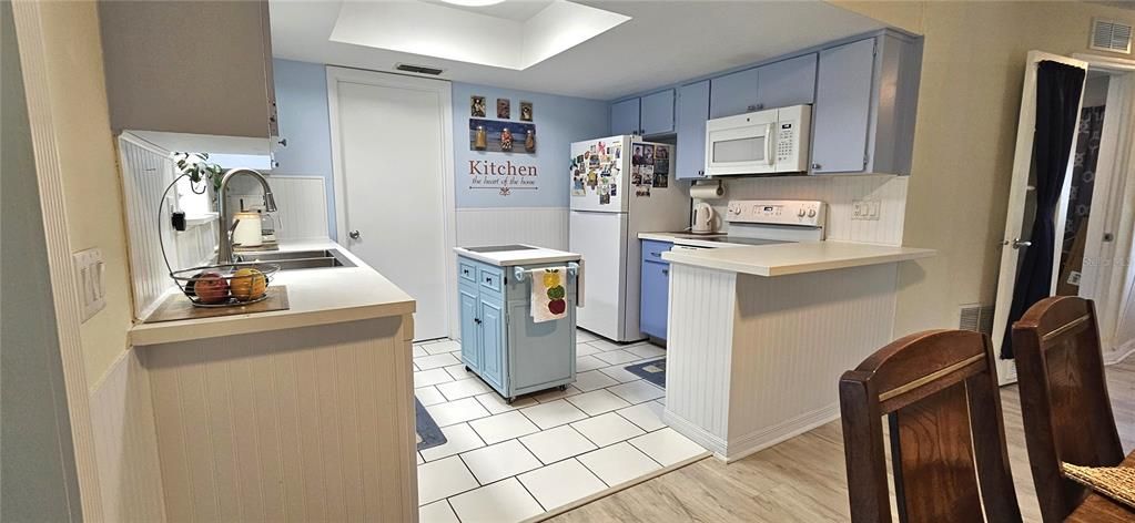 For Sale: $169,500 (3 beds, 2 baths, 1060 Square Feet)