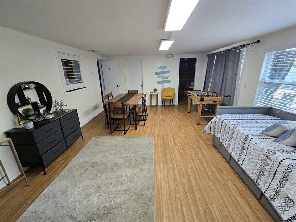 На продажу: $399,900 (3 спален, 2 ванн, 1103 Квадратных фут)