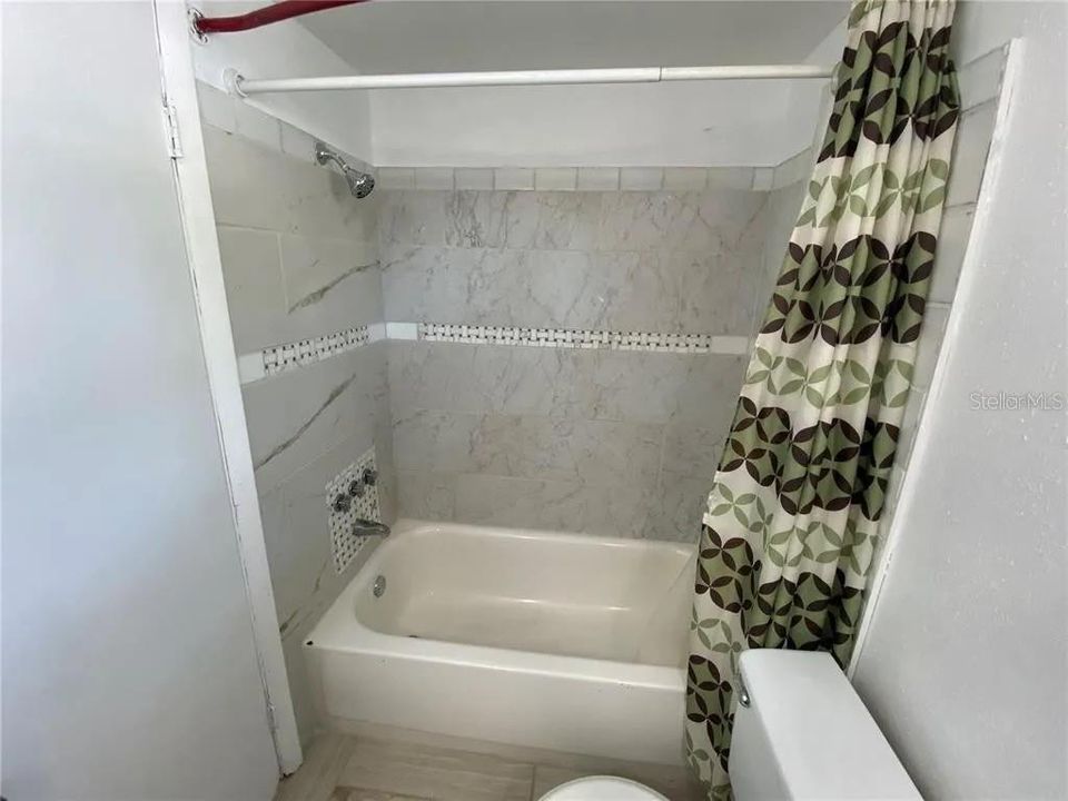 На продажу: $399,900 (3 спален, 2 ванн, 1103 Квадратных фут)