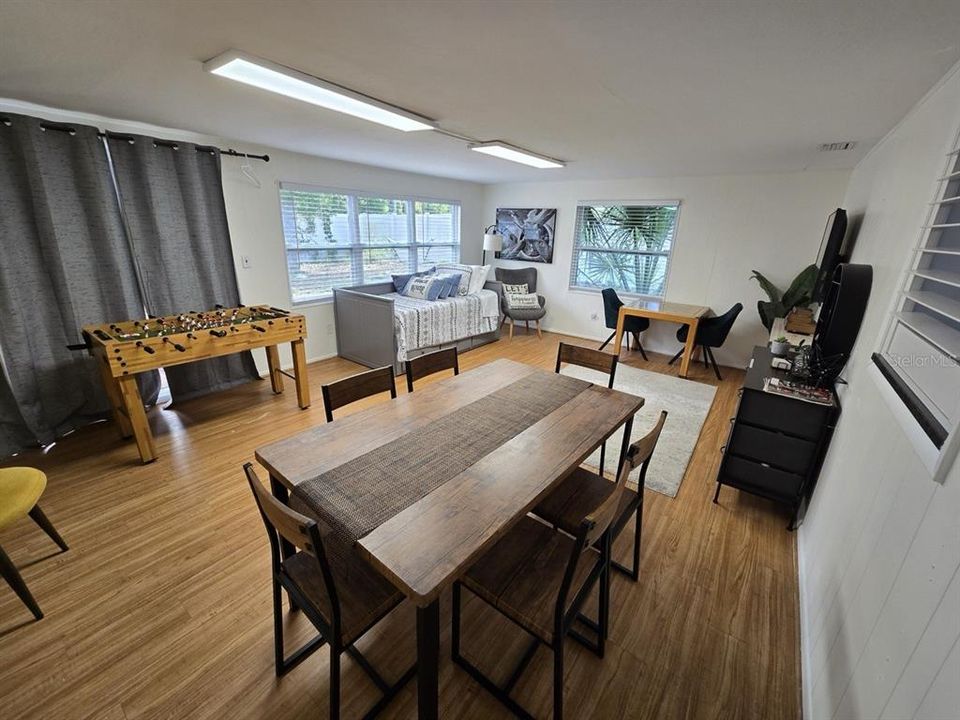 На продажу: $399,900 (3 спален, 2 ванн, 1103 Квадратных фут)