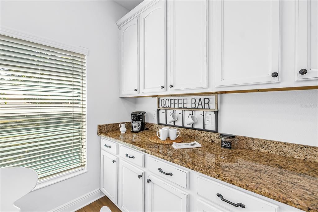 На продажу: $1,050,000 (4 спален, 3 ванн, 2144 Квадратных фут)