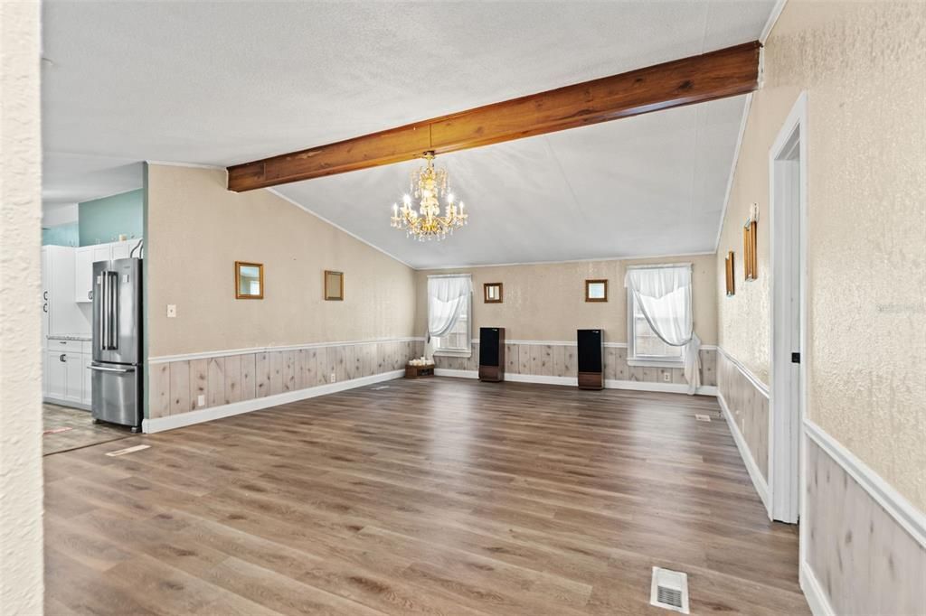 На продажу: $279,900 (3 спален, 2 ванн, 1636 Квадратных фут)