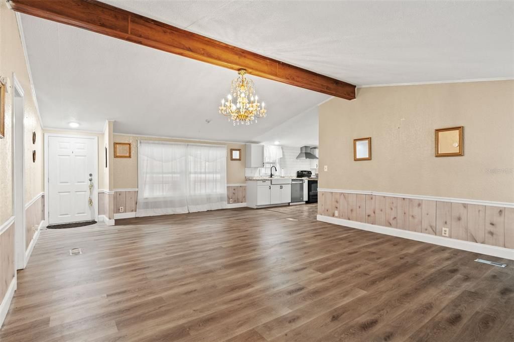 На продажу: $279,900 (3 спален, 2 ванн, 1636 Квадратных фут)