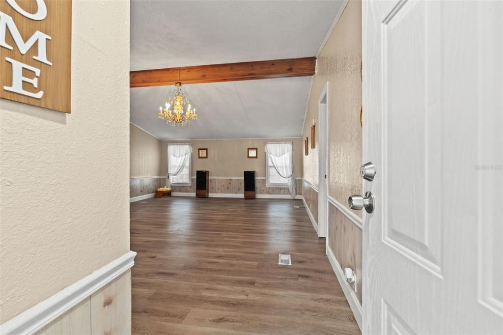 На продажу: $279,900 (3 спален, 2 ванн, 1636 Квадратных фут)