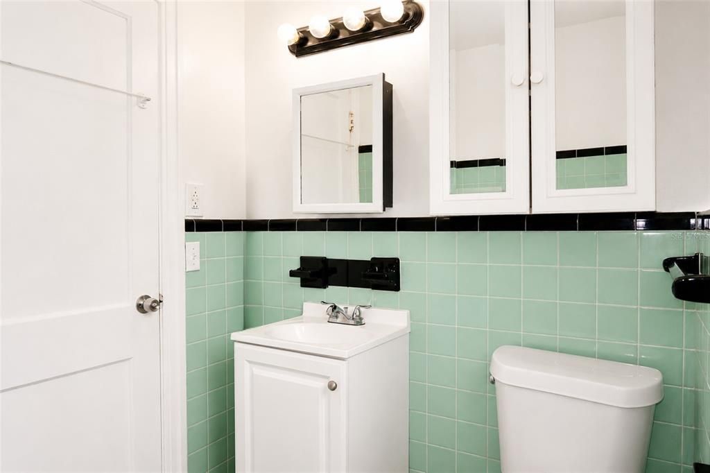 В аренду: $1,795 (2 спален, 1 ванн, 700 Квадратных фут)