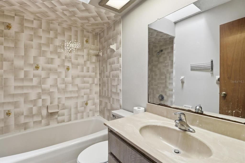 En Venta: $218,000 (3 camas, 2 baños, 1856 Pies cuadrados)