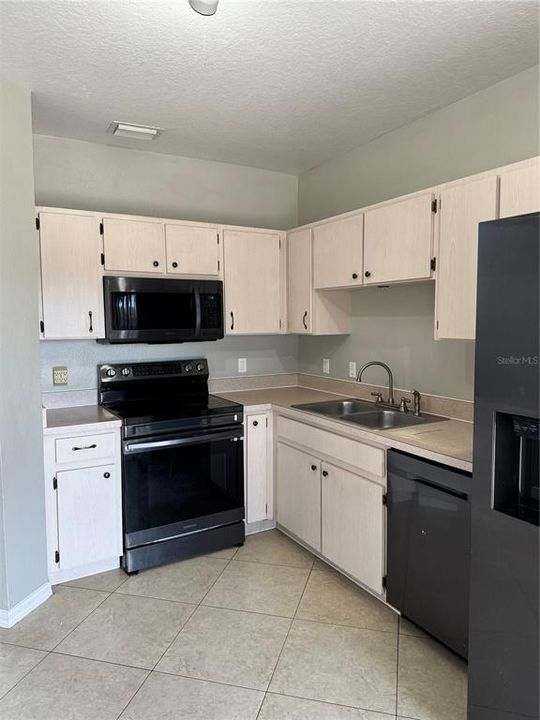 En Renta: $2,350 (4 camas, 2 baños, 1502 Pies cuadrados)