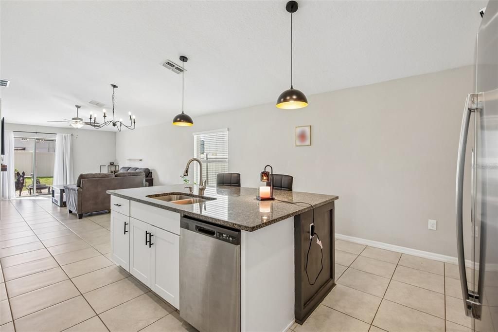 En Venta: $299,000 (3 camas, 2 baños, 1451 Pies cuadrados)