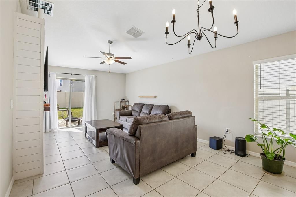 En Venta: $299,000 (3 camas, 2 baños, 1451 Pies cuadrados)