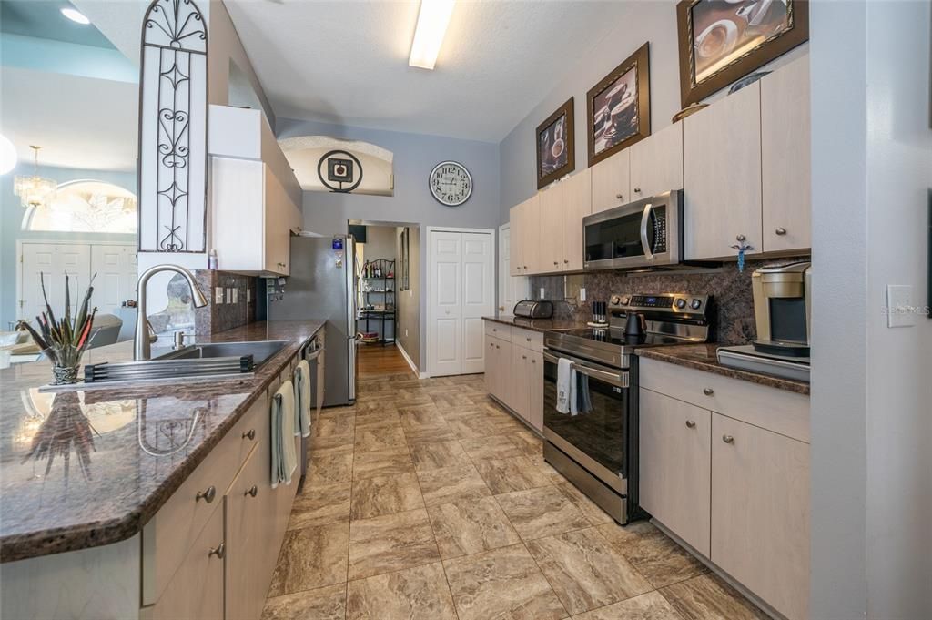 En Venta: $515,000 (3 camas, 2 baños, 1931 Pies cuadrados)