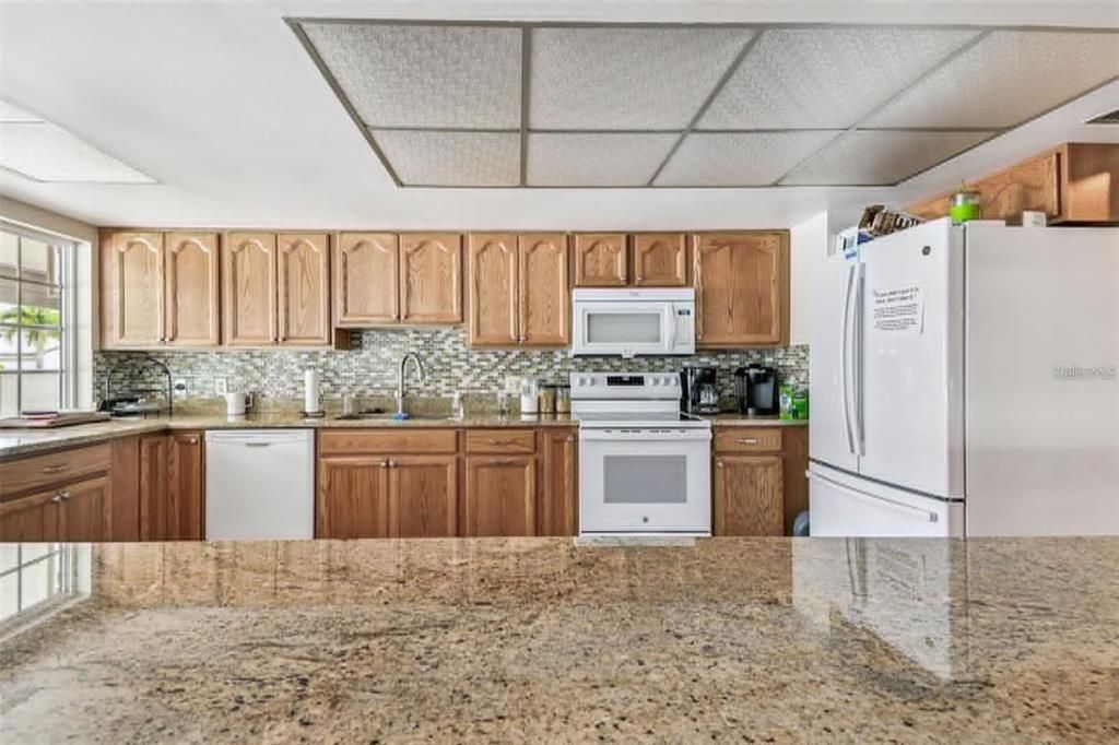 На продажу: $202,999 (2 спален, 2 ванн, 1235 Квадратных фут)