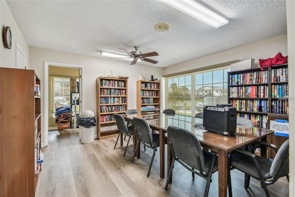 На продажу: $202,999 (2 спален, 2 ванн, 1235 Квадратных фут)