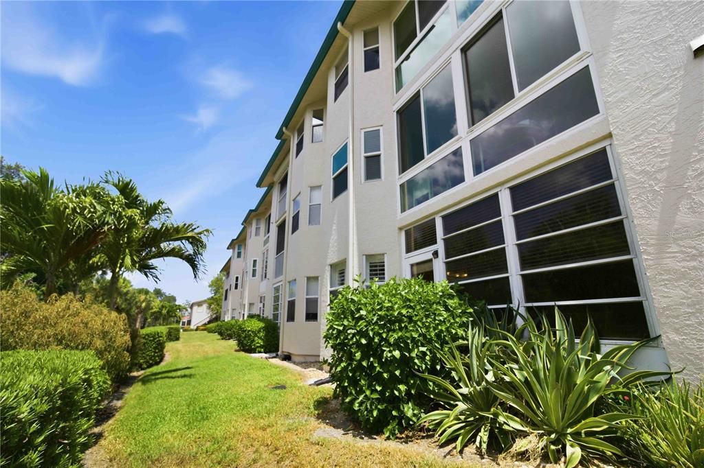 For Sale: $210,000 (2 beds, 2 baths, 1235 Square Feet)