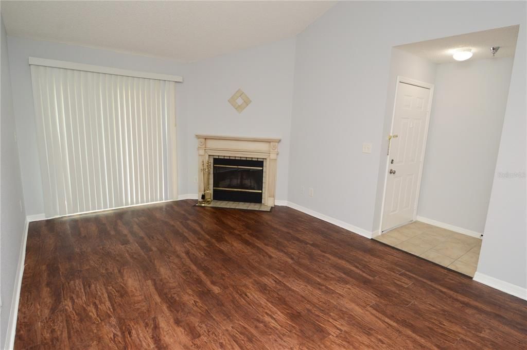 For Rent: $1,485 (1 beds, 1 baths, 742 Square Feet)