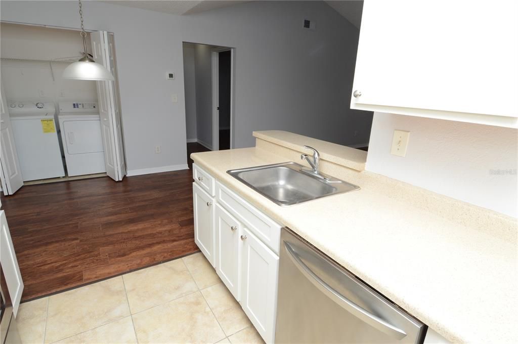 For Rent: $1,485 (1 beds, 1 baths, 742 Square Feet)
