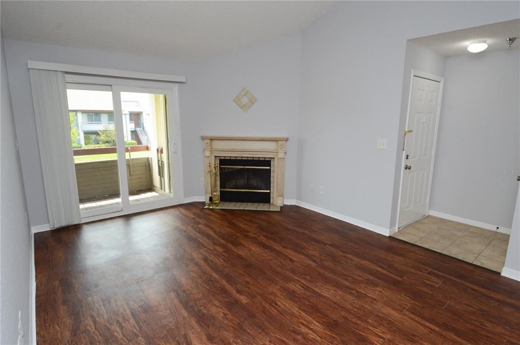 For Rent: $1,485 (1 beds, 1 baths, 742 Square Feet)
