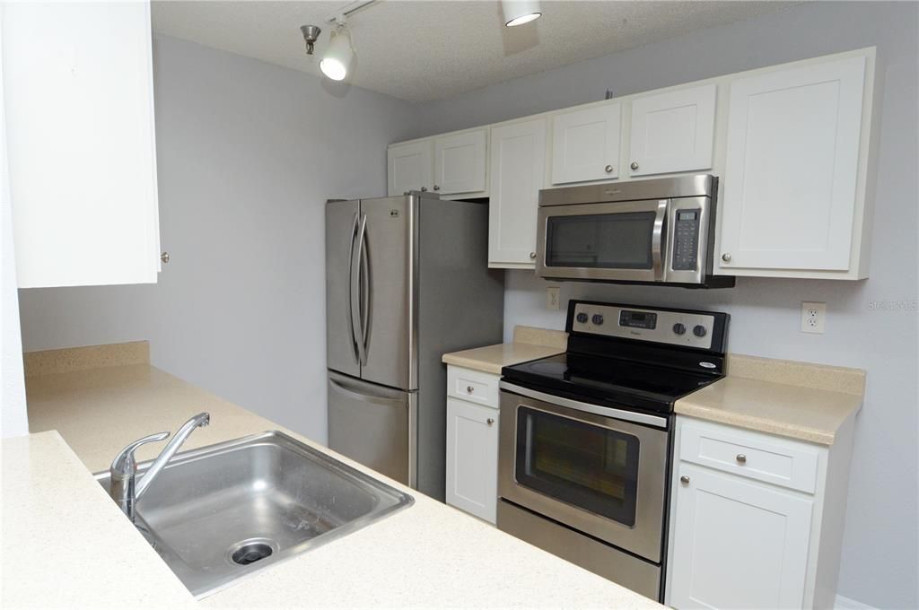 For Rent: $1,485 (1 beds, 1 baths, 742 Square Feet)
