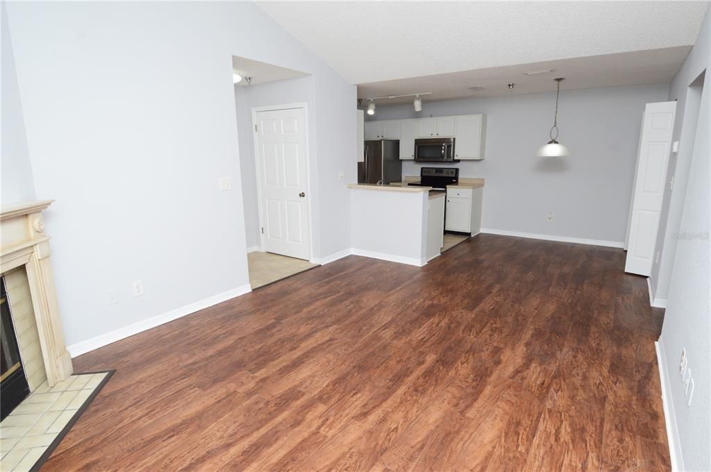 For Rent: $1,485 (1 beds, 1 baths, 742 Square Feet)
