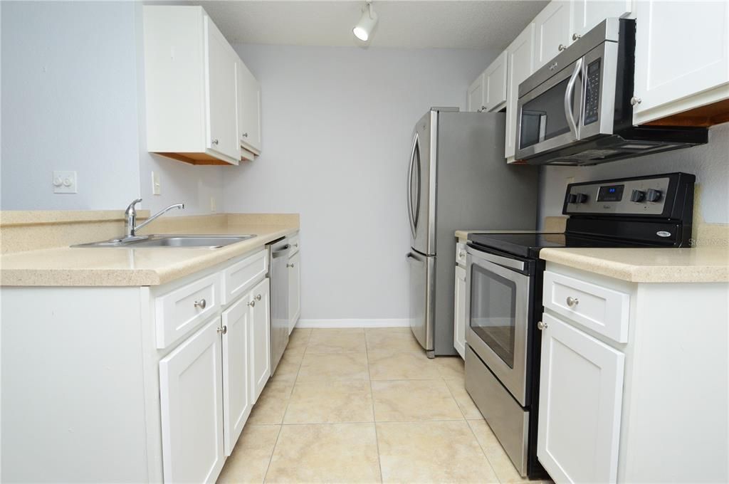 For Rent: $1,485 (1 beds, 1 baths, 742 Square Feet)