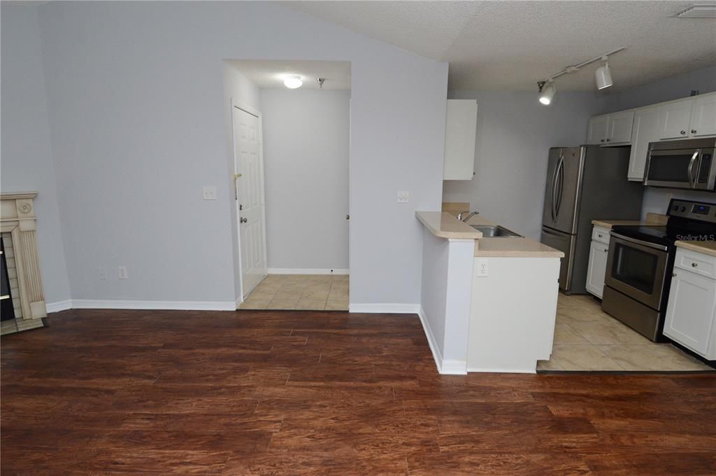 For Rent: $1,485 (1 beds, 1 baths, 742 Square Feet)