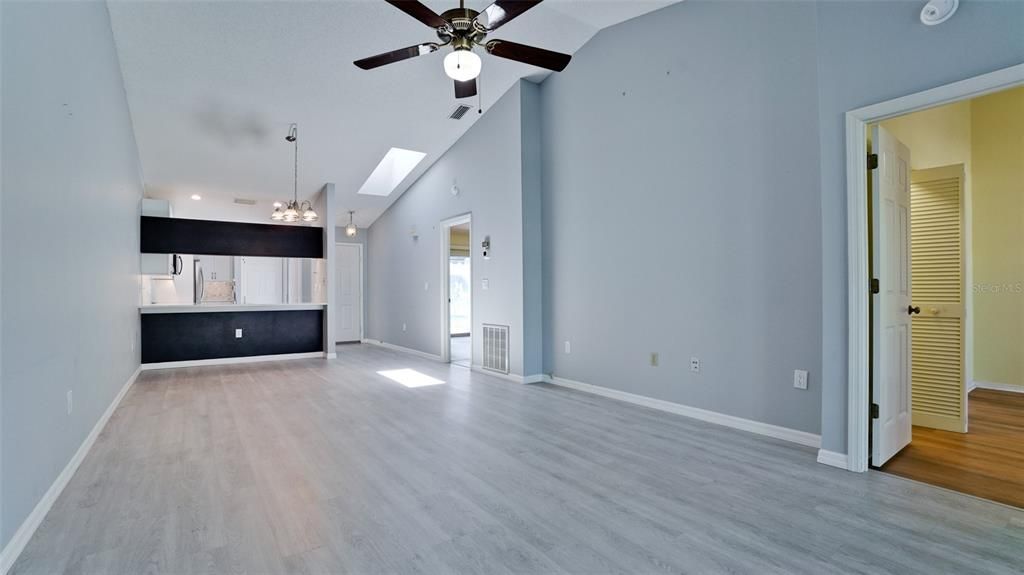 For Sale: $345,000 (2 beds, 2 baths, 1368 Square Feet)
