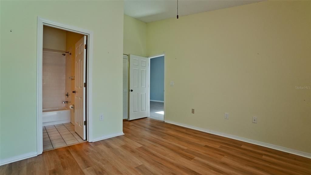 For Sale: $345,000 (2 beds, 2 baths, 1368 Square Feet)