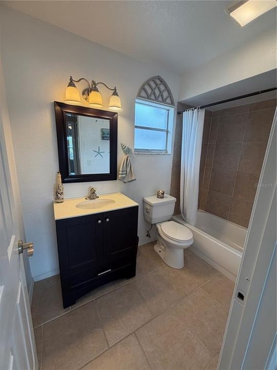 For Sale: $424,000 (2 beds, 2 baths, 1078 Square Feet)