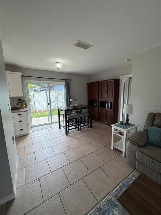 For Sale: $424,000 (2 beds, 2 baths, 1078 Square Feet)