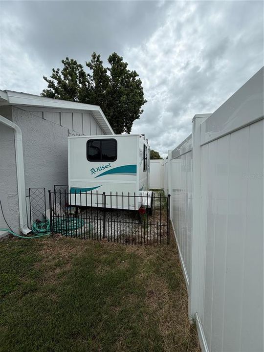 For Sale: $424,000 (2 beds, 2 baths, 1078 Square Feet)