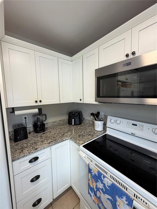 For Sale: $424,000 (2 beds, 2 baths, 1078 Square Feet)