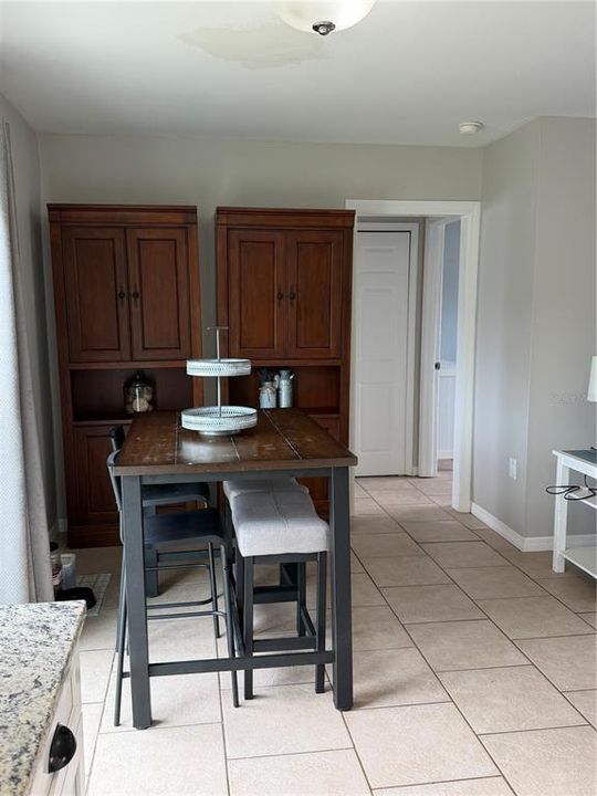 For Sale: $424,000 (2 beds, 2 baths, 1078 Square Feet)