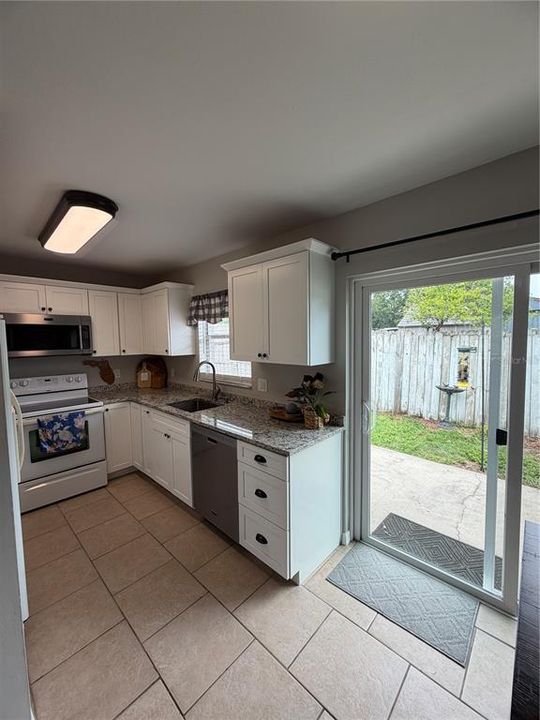 For Sale: $424,000 (2 beds, 2 baths, 1078 Square Feet)