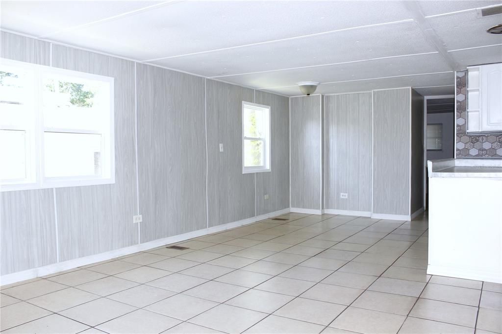 For Sale: $125,000 (2 beds, 2 baths, 800 Square Feet)