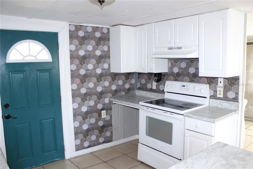 For Sale: $125,000 (2 beds, 2 baths, 800 Square Feet)