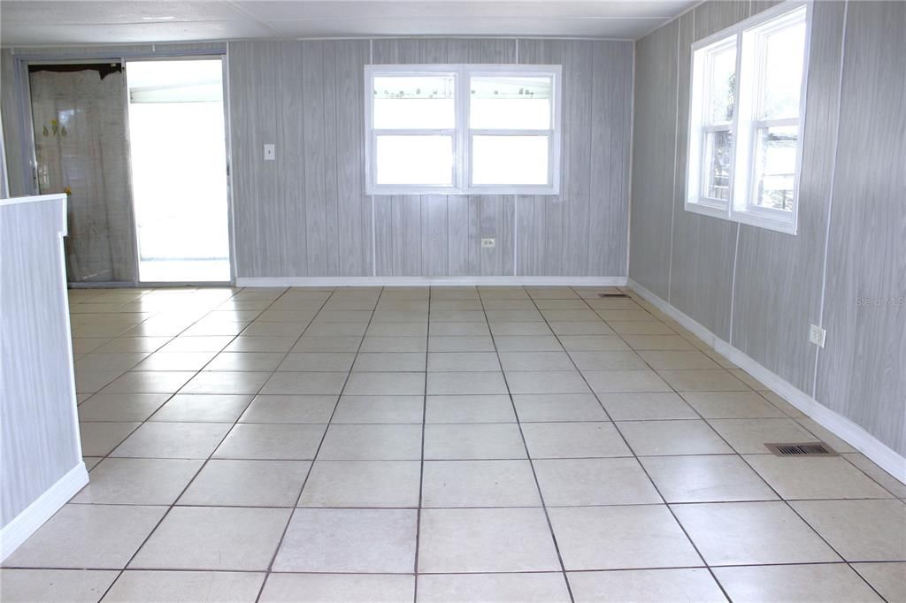 For Sale: $125,000 (2 beds, 2 baths, 800 Square Feet)