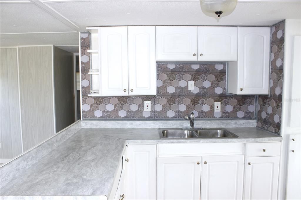 For Sale: $125,000 (2 beds, 2 baths, 800 Square Feet)