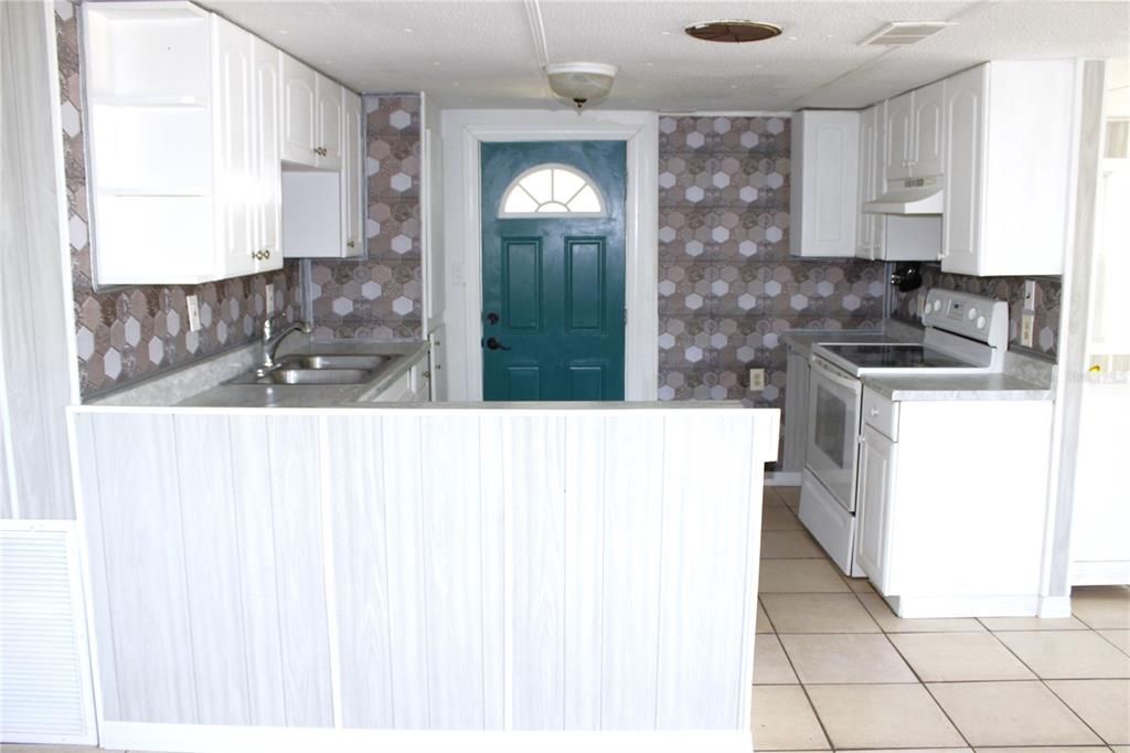 For Sale: $125,000 (2 beds, 2 baths, 800 Square Feet)