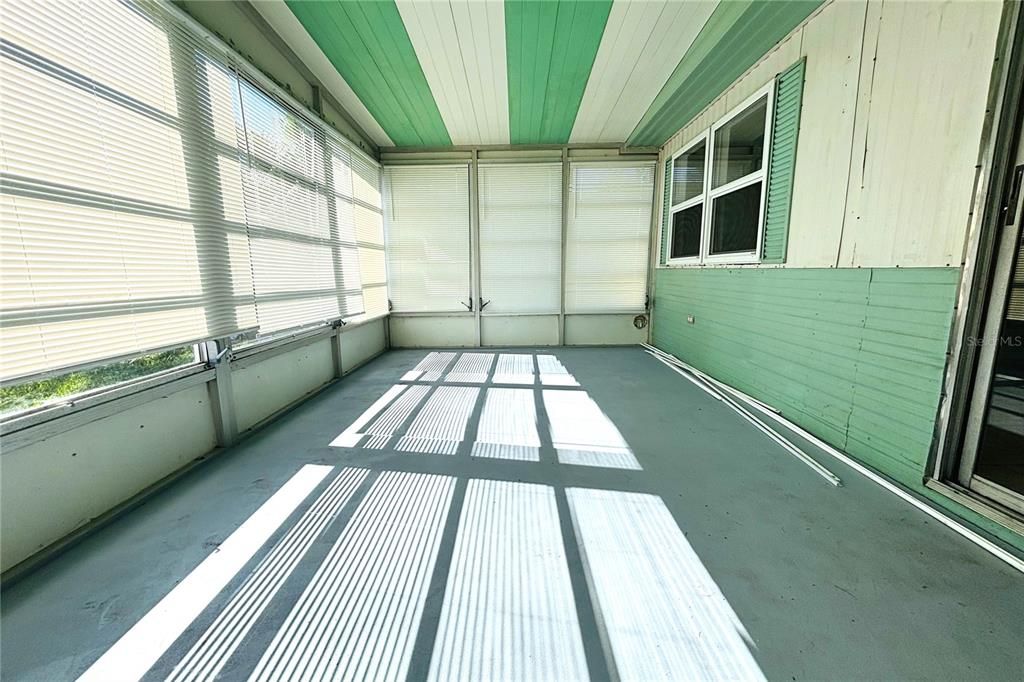 For Sale: $125,000 (2 beds, 2 baths, 800 Square Feet)
