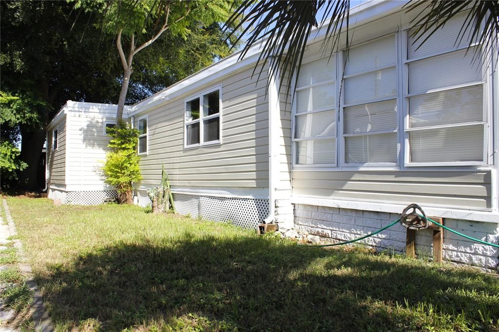 For Sale: $125,000 (2 beds, 2 baths, 800 Square Feet)