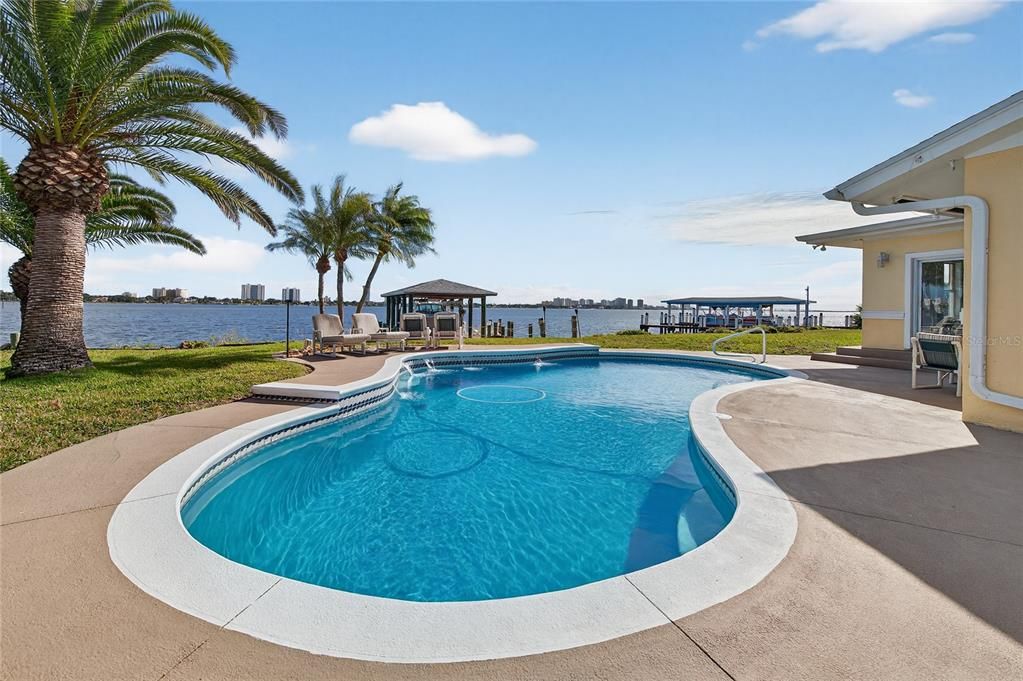 For Sale: $1,200,000 (4 beds, 2 baths, 2281 Square Feet)