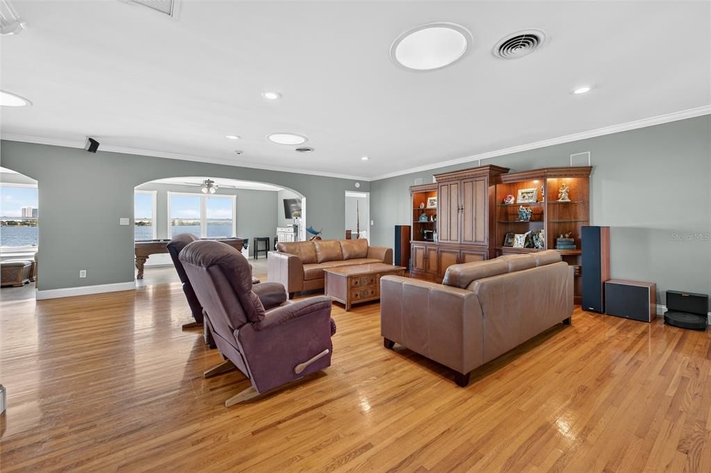 For Sale: $1,200,000 (4 beds, 2 baths, 2281 Square Feet)