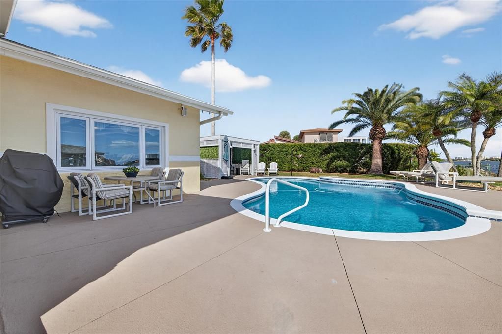 For Sale: $1,200,000 (4 beds, 2 baths, 2281 Square Feet)