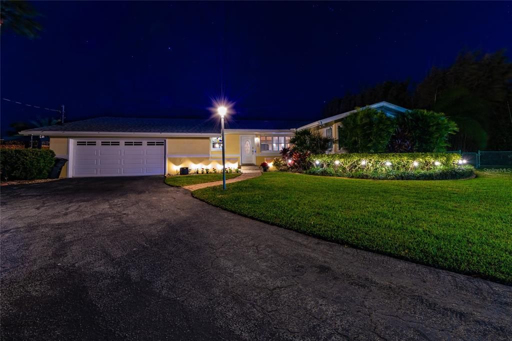 For Sale: $1,200,000 (4 beds, 2 baths, 2281 Square Feet)