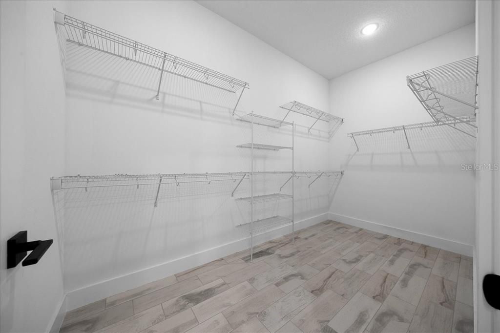 For Sale: $459,900 (3 beds, 2 baths, 1868 Square Feet)