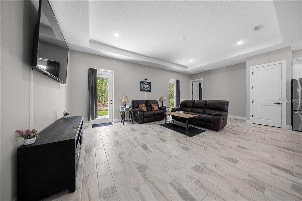 For Sale: $459,900 (3 beds, 2 baths, 1868 Square Feet)